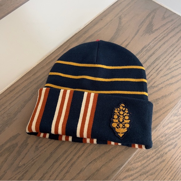 NWT Free People Park City Prep Beanie in Navy Blue - Picture 2 of 4